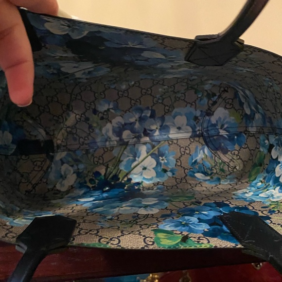 ⭐️Traded⭐️ Gucci Floral/Monogram Reversible Tote - Picture 5 of 6